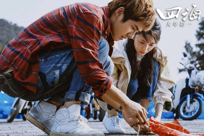 阿耀和欢颂的关系，随着来到城市而渐渐疏远。