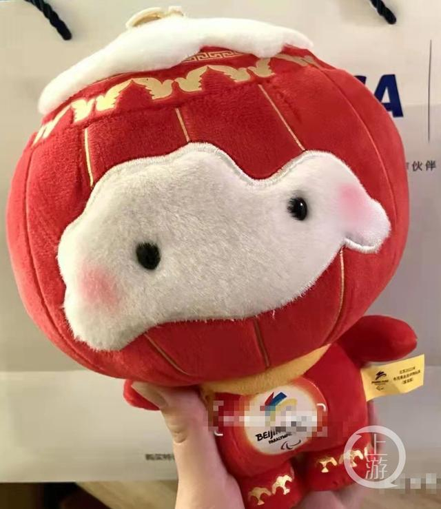 有人在微信群里销售的“雪容融” 图片来源：网友供图