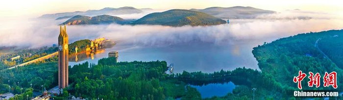 晨雾缥缈的七台河。  郭新 摄