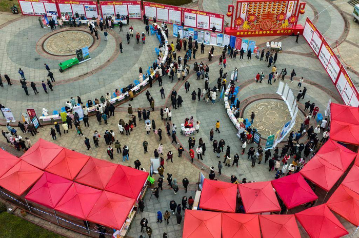 2022年2月8日，湖北省秭归县春风行动就业招聘会现场。新华社发（郑家裕 摄）