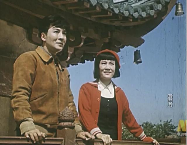 《聂耳》影片中的主人公登上龙华塔