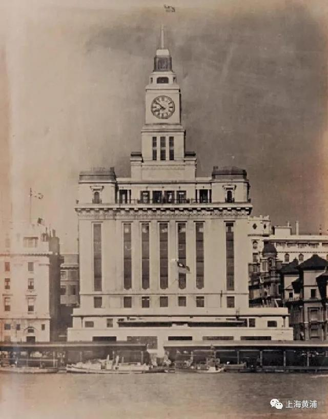 1927年12月，在原址重建的江海关，竣工后拍摄的照片