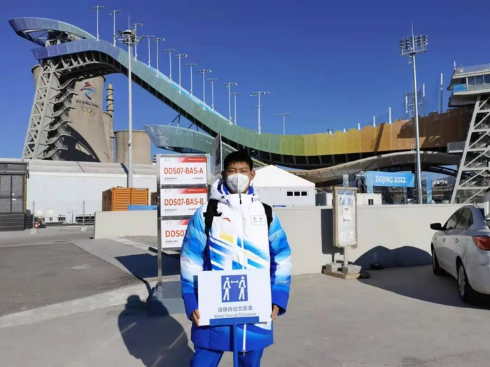 正在工作中的刘培炎