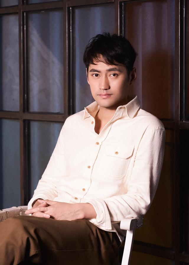 成为父亲后，袁弘更能体会父母的不容易，也学会了换位思考。新京报记者 郭延冰 摄