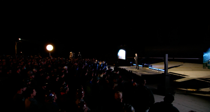 “粗旷硬核”的发布会现场 | SpaceX发布会视频截图