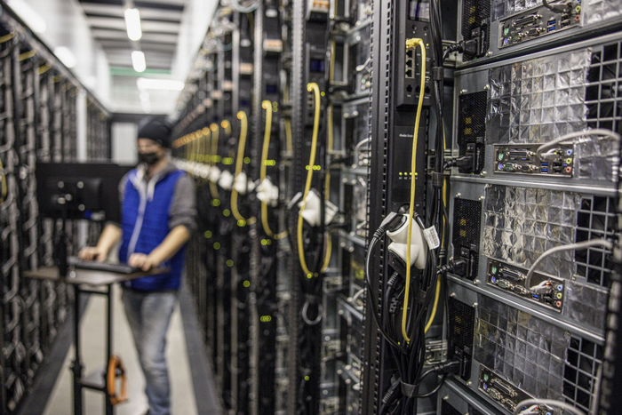 位于罗马尼亚克卢日-纳波卡市的Evobits加密农场（视觉中国供图）