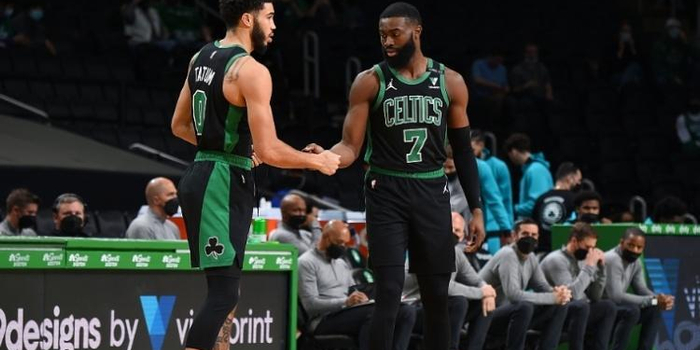 塔图姆与布朗双星闪耀带领凯尔特人再创辉煌战绩