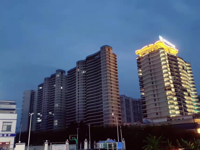 龙门县临近傍晚的楼盘亮灯率 每经记者 陈荣浩 摄