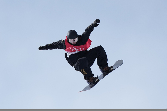 2月7日，比赛中的苏翊鸣 图片来源：新华社