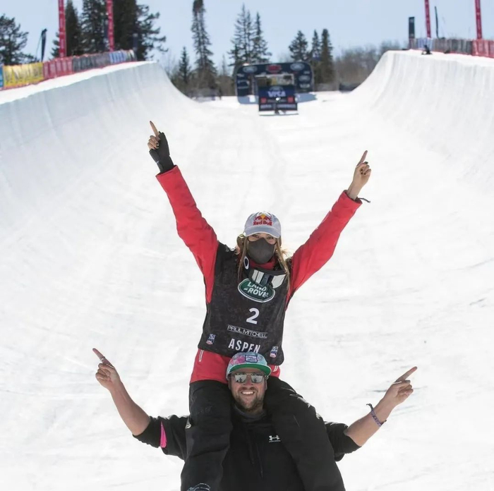  谷爱凌和布拉德·普罗塞 图片来源：受访者供图