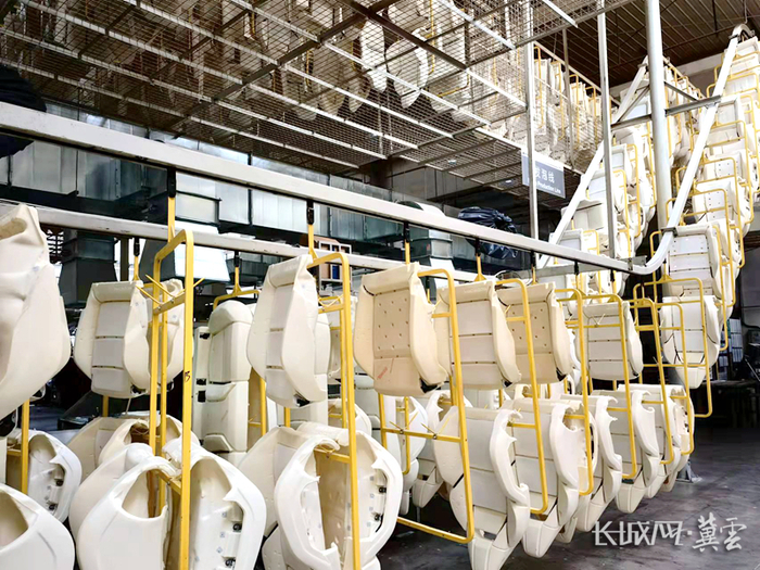 麦格纳（座椅）张家口有限公司中的发泡生产线。长城网·冀云客户端记者 郑世繁 摄