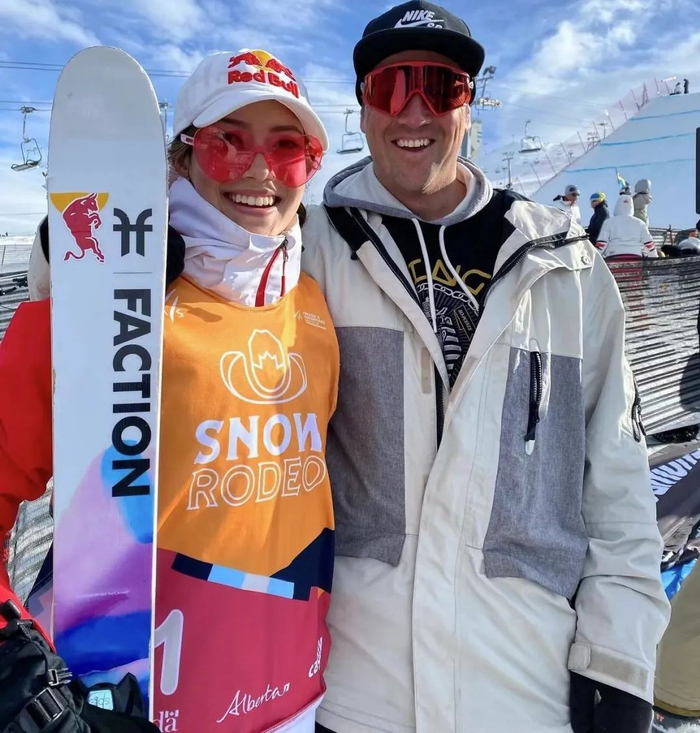  谷爱凌和布拉德·普罗塞 图片来源：受访者供图