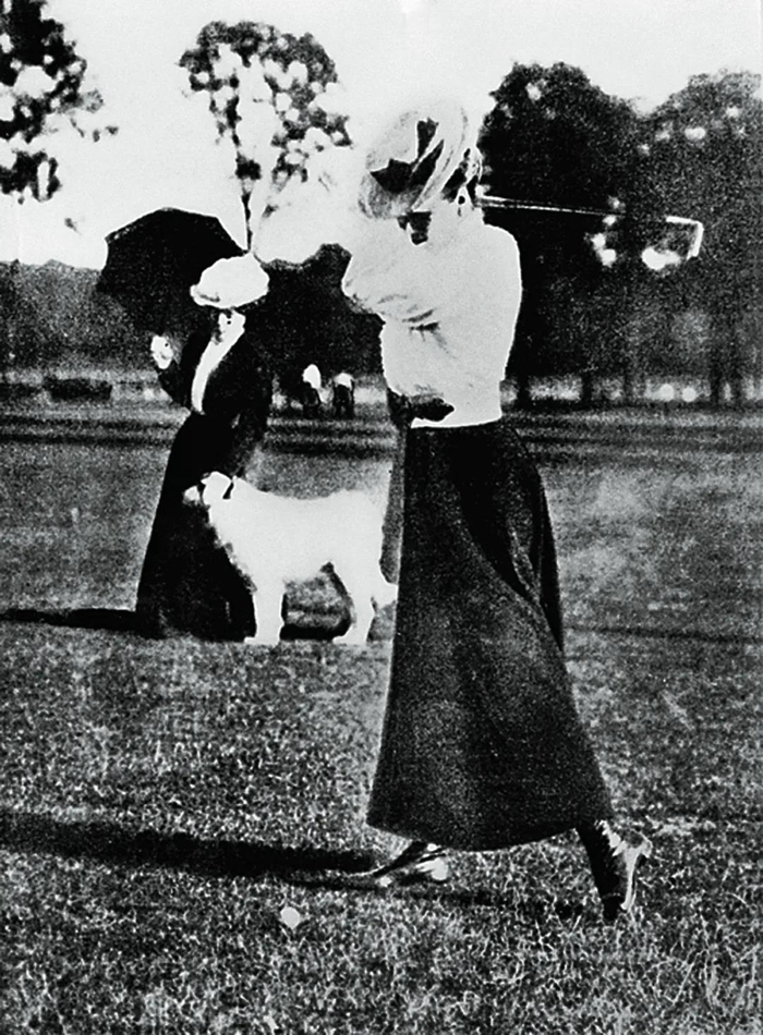 1900年第2届法国巴黎奥运会，女子首次参赛。