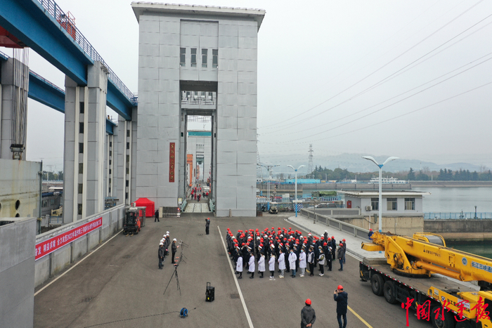 2022年葛洲坝三号船闸计划性停航检修工程开工动员会现场。 林海 摄