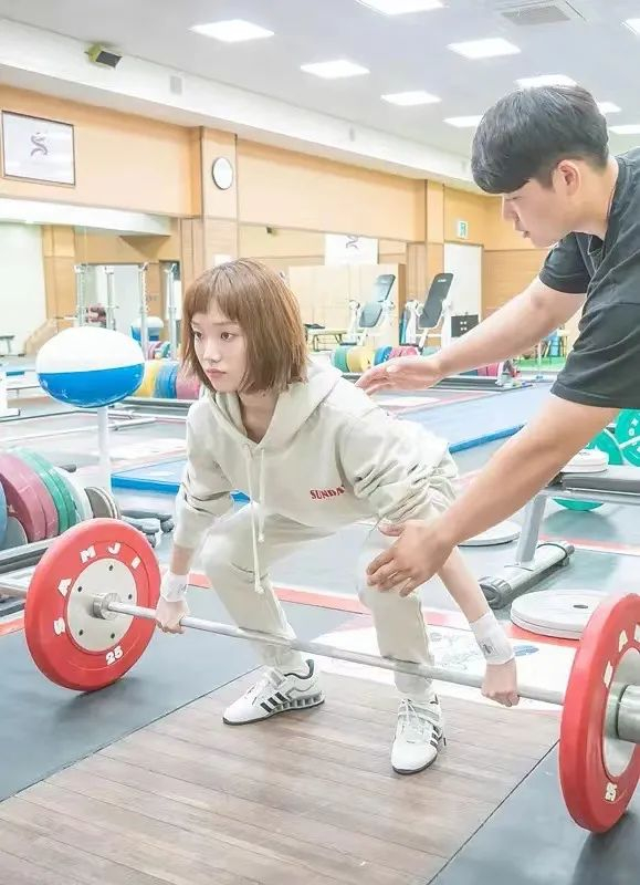 《举重妖精金福珠》剧照