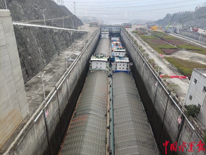 2月21日，三峡北线船闸运行上行闸次实况。吴全胜 摄