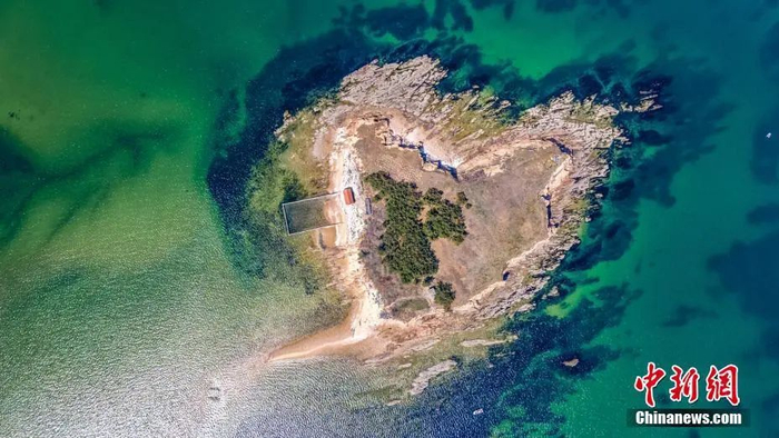 山东威海，从空中俯瞰威海的海洋之心——双岛湾大岛。图片来源：ICphoto