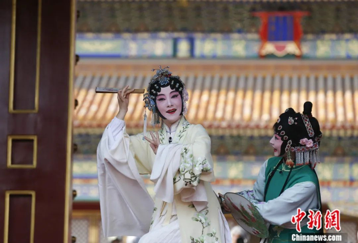 北京故宫慈宁门前举办昆曲《牡丹亭》“唱响”故宫活动。中新社记者 杜洋 摄