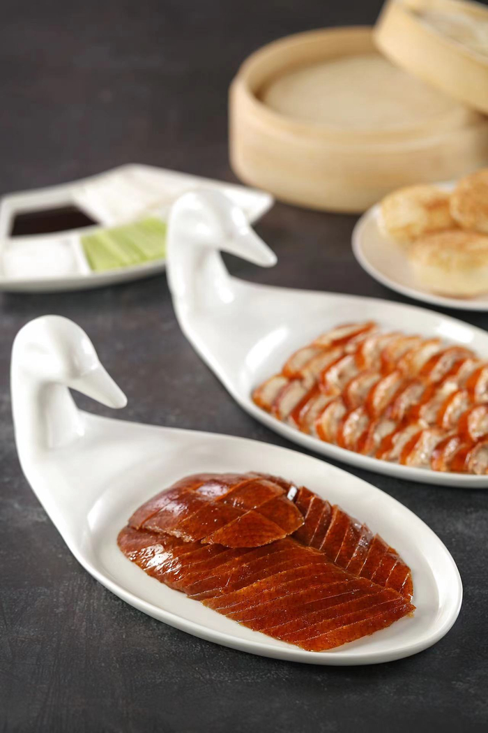 摆盘精美的京鸭缘烤鸭。