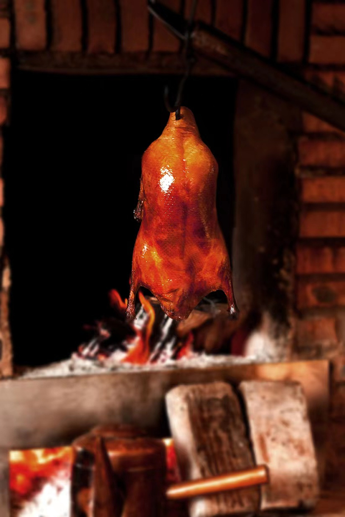 老式果木烤鸭遵循传统挂炉烤制方法。