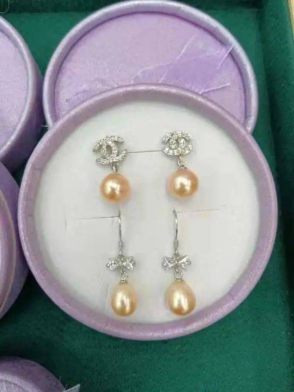 晓徵送给婆婆的珍珠耳环。/受访者提供