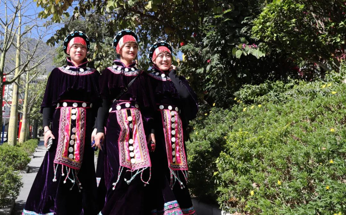 怒江幸福的人民群众 张彤 黄兴能 胡妤雅 摄