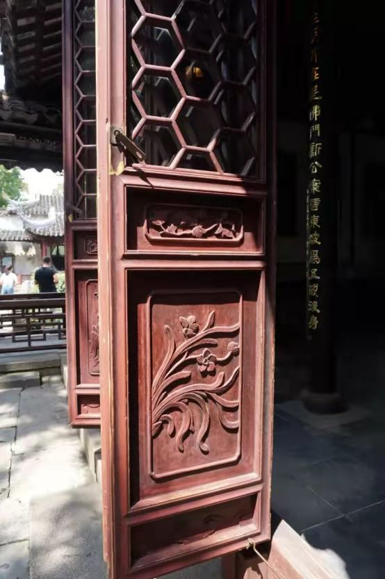 苏州园林留园里的兰花纹木雕装饰（图片来源于网络）