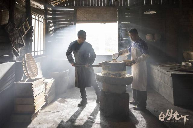 电影《白月光下》剧照