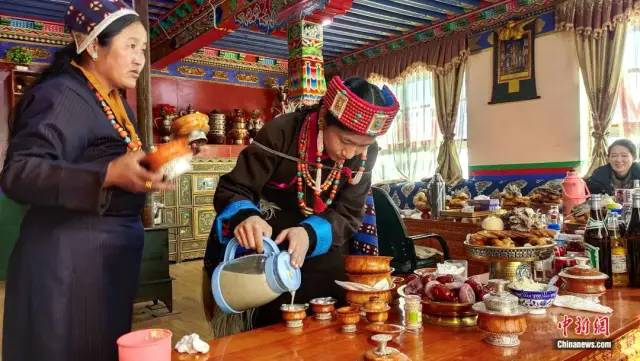 图为普兰民众欢度普兰新年。中新社记者 贡桑拉姆 摄