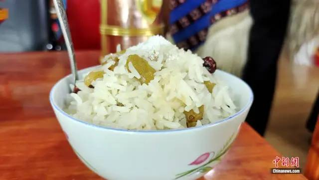 图为普兰新年表示吉祥的人参果饭。中新社记者 贡桑拉姆 摄