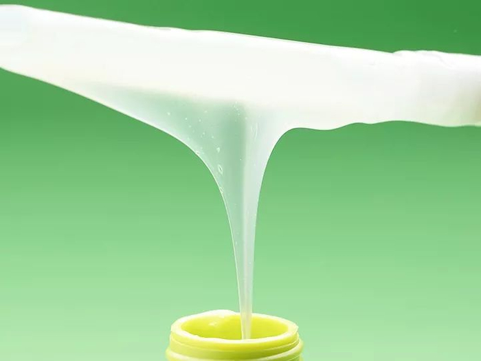 凝稠有弹性的洗发水质地