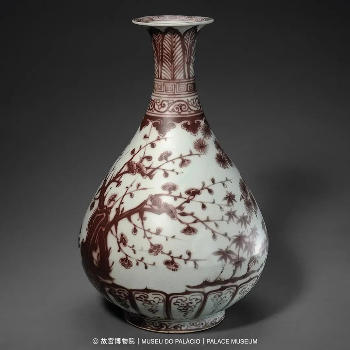 釉裡红松竹梅图玉壶春瓶