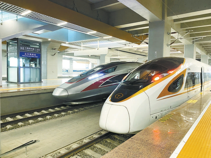 京哈高铁全线开通后，搭乘“复兴号”动车组列车从北京朝阳站出发，不到1小时即可到达承德南站。 本报记者 李博摄