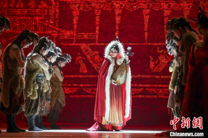 舞剧《昭君出塞》中新社记者 瞿宏伦 摄