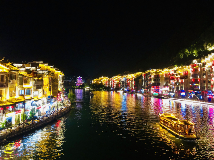 夜镇远 摄影／王婉