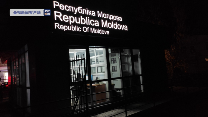 △当地时间2月28日17时，第一批中国留学生在中国驻乌克兰大使馆组织下，乘大巴转至摩尔多瓦。