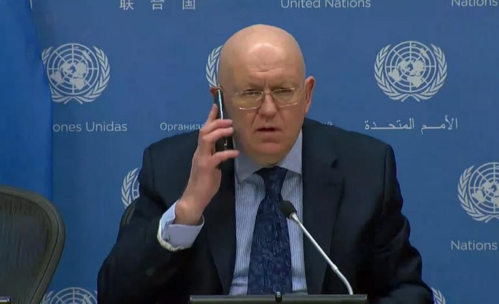 △俄罗斯常驻联合国代表涅边贾现场接到通知