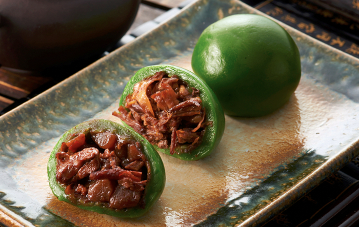图说：老桐椿新推出的特色辣酱、菌菇牛肉青团