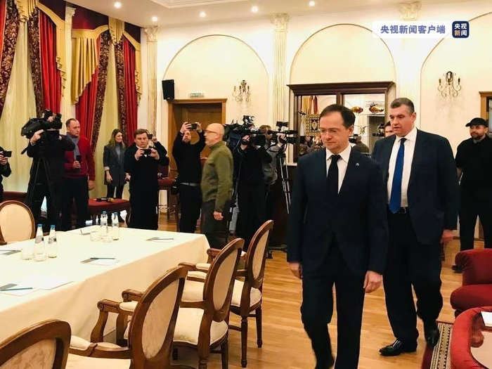 △总台直击丨俄罗斯代表团和乌克兰代表团举行谈判