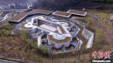 俯瞰中国大熊猫保护研究中心神树坪基地繁育园。　中国大熊猫保护研究中心供图