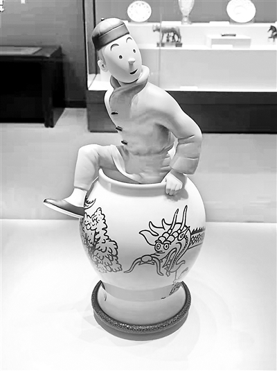 《丁丁历险记·蓝莲花》瓷偶，现藏于中央礼品文物管理中心。易舜 摄