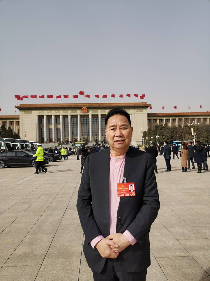 ▲ 全国人大代表、中国剧协副主席、河南省剧协主席、河南豫剧院院长  李树建