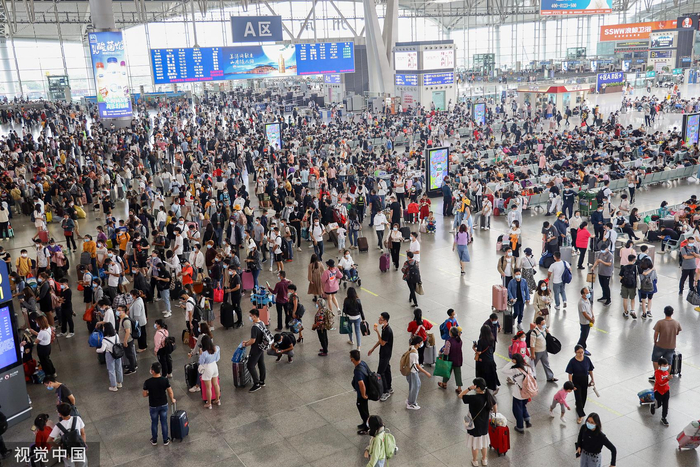 广州南站的人群 &nbsp;图源：视觉中国