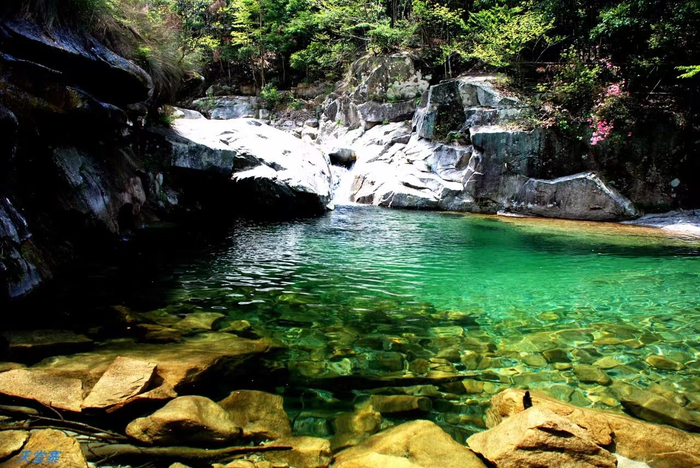 六安市金寨县天堂寨风景区瑶池（图片来源：天堂寨风景区）