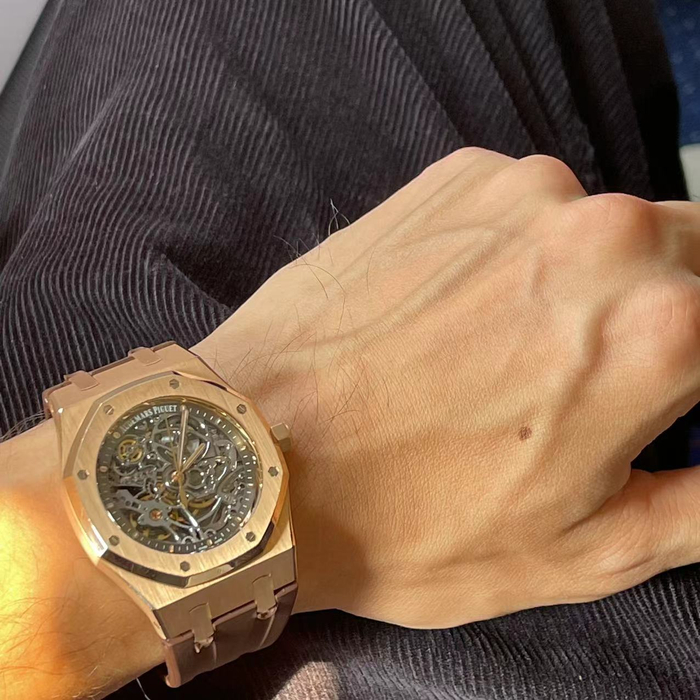 阿强仍然怀念单纯热爱腕表的时光&nbsp; &nbsp;图源：受访者供图