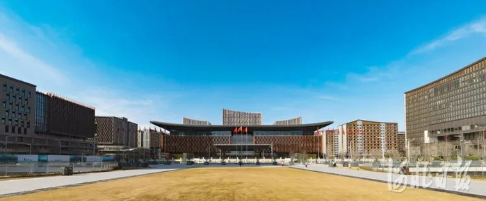 2022年3月7日拍摄的雄安商务服务中心。河北日报记者赵海江摄