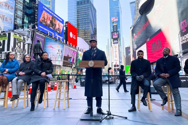 当地时间3月4日，美国纽约，纽约市长埃里克·亚当斯说，下周起纽约市将解除大部分新冠防疫限制措施。图/IC photo