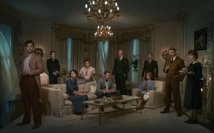  小说的故事开始于别墅中的谋杀，与阿加莎·克里斯蒂的 《无人生还》有相似之处 