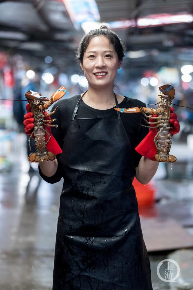 ▲直播卖海鲜，让李园园找到了新的奋斗方向。图片来源/受访者供图