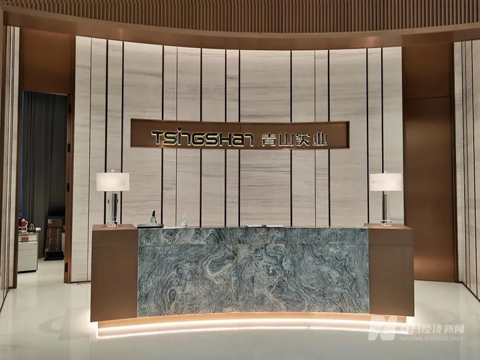 青山实业大楼一楼前台处&nbsp; 图片来源：每经记者 程雅 摄